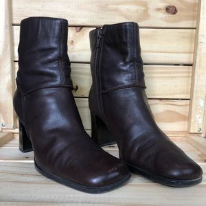 Hillard & Hanson dark brown leather boots